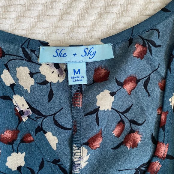 She + Sky Floral V Neck Blouse, Medium - Picture 4 of 6